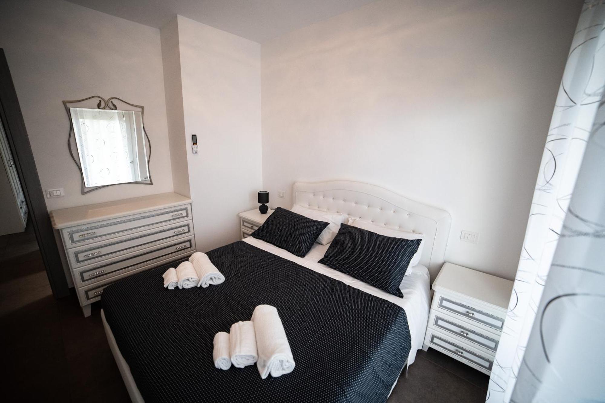 Middle Town Apartment *