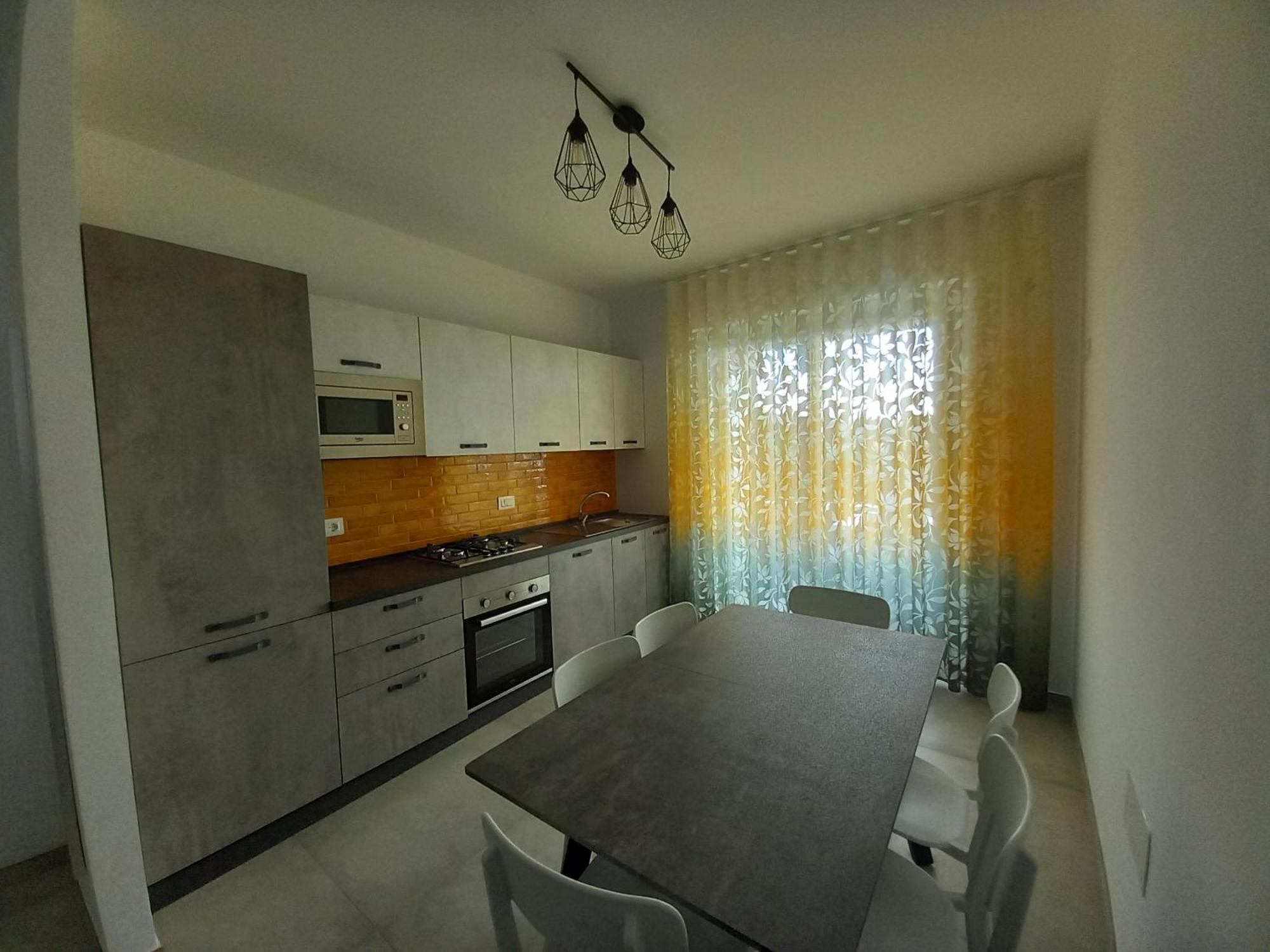 Middle Town Apartment *