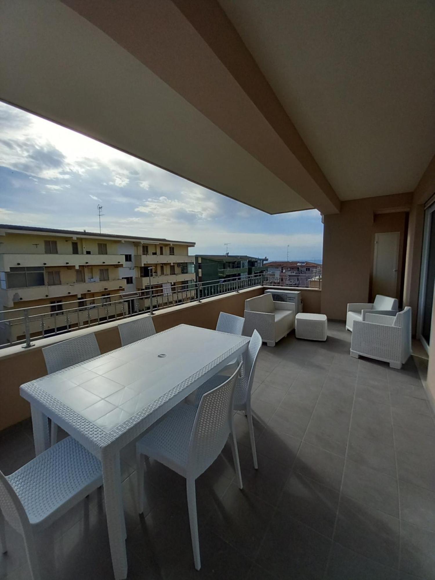 Middle Town Apartment