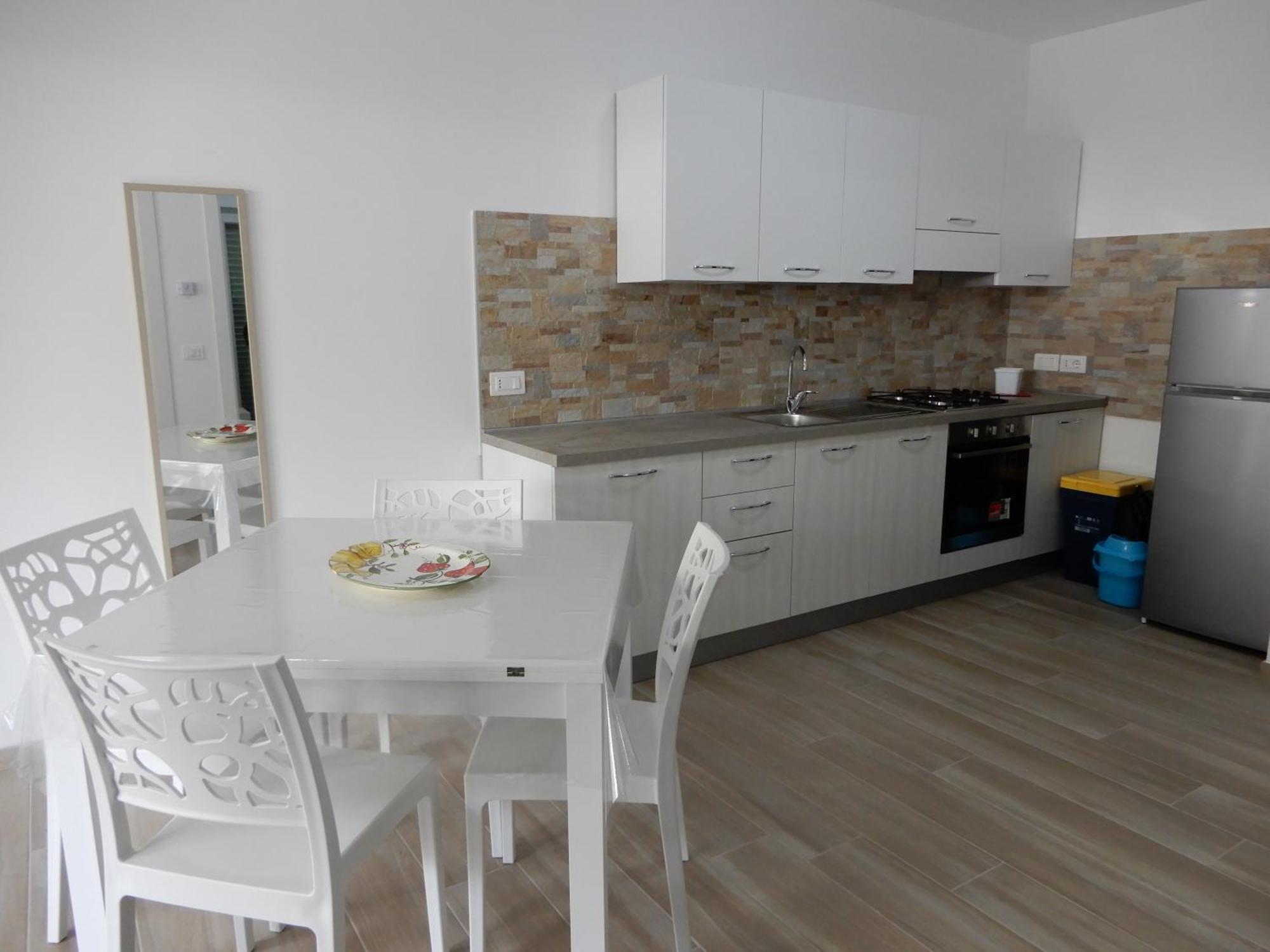 Middle Town Apartment *